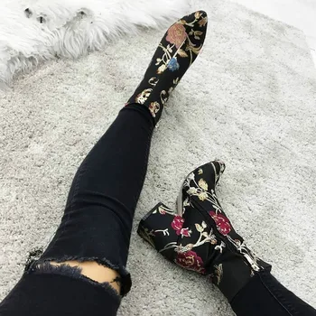 2019 Moda Tamanho Grande de Mulheres Genuíno de Camurça de Couro Bordado de Flor Med Calcanhar Conforto Outono Ankle Boots Curto Botas Sapatos