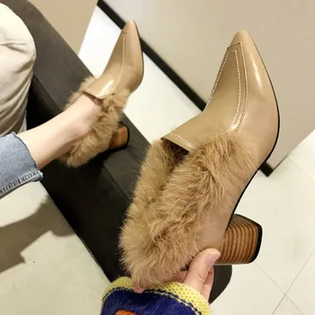 Peludo sapatos femininos novo 2018 moda quente sapatos femininos versão coreana do selvagem apontou salto alto grosso com o único sapatos