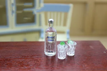 1:12 casa de bonecas em miniatura Nova Mini garrafa de vodka brinquedo jogo para Novos colecionáveis Presente