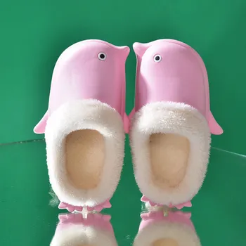 Bonito dos desenhos animados penguin slides de peles sapatos de inverno para menina rosa chinelos mulheres casual cool casa de sapatos