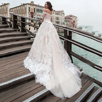 Fantástico Tulle A linha de Vestidos de Noiva Fora Do Ombro Apliques de Renda Princesa Boho Vestidos de Casamento do Laço de Volta Vestido de Noiva