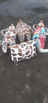 Tassel sacos para as mulheres 2020 Novas fim de semana de verão de armazenamento de viagem bolsa de leopardo faixa de cor saco de viagem torebka damska