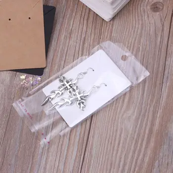 100Pcs em Branco de Papel Kraft de Jóia de Empacotamento do Cartão de Tags Utilizadas Para Colar Brinco de Placas de vídeo com 100Pcs Auto-Sacos de Selo