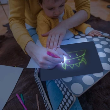 Luminoso do DIODO emissor de Desenho Conselho de Graffiti Doodle Pintura Tablet Magic Draw-Luz de Diversão Fluorescente Caneta Educacional da Criança Brinquedos A5 Juguete