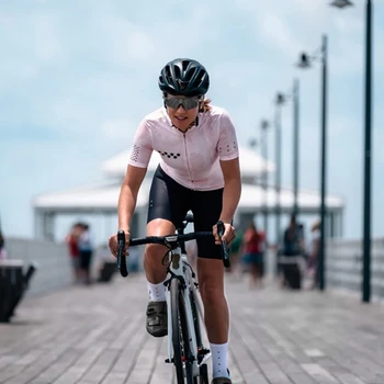 Equipe de ciclismo de atender as mulheres 2020 Ar de malha de manga curta ciclo jersey e 9D almofada de gel shorts Respirável bicicleta vestuário