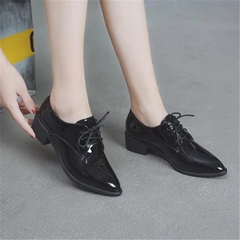 Europeu de calçados femininos primavera, outono 2018 novo estilo demora no brit pequenos sapatos grossos e único sapato apontado social sapatos
